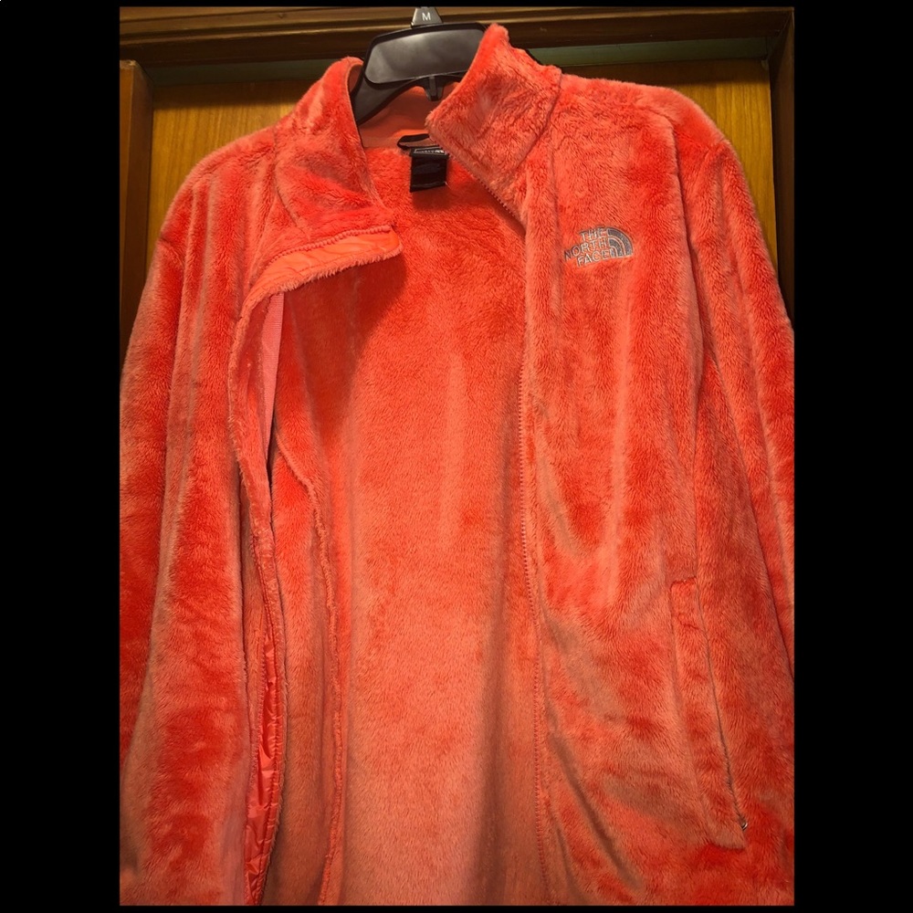 Super plush & fuzzy full zip,pockets cozy & warm